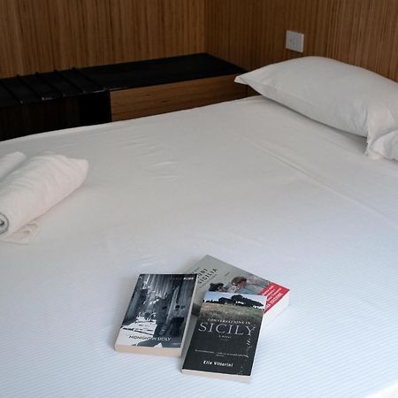 Sognalibro Bed And Books Bed & Breakfast รากูซา ภายนอก รูปภาพ
